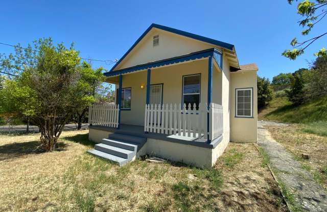 1+ Bed 1 Bath, Single Family Home In Martinez photos photos