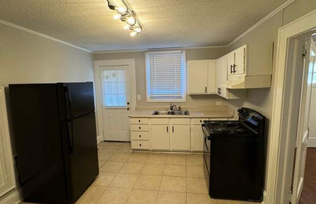 Brick 3/4 Bedroom 5 Minutes from Uptown! - 3949 Freedom Drive, Charlotte, NC 28208