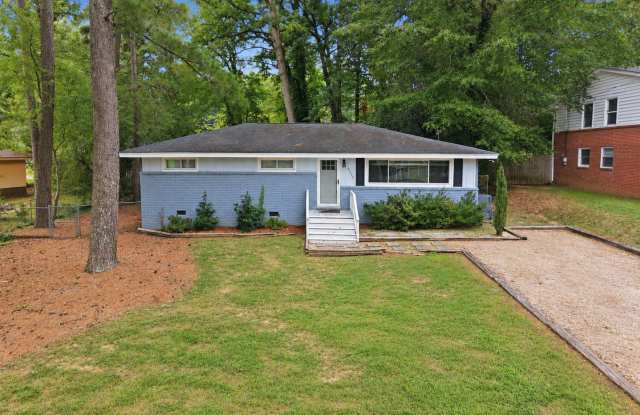Charming 3-Bedroom Ranch Style Home ! Gallery 1