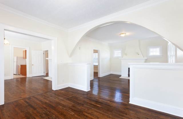 Spacious Upstairs 3/1.5 Duplex Unit w/ Bonus Room Minutes From Midtown/Downtown! photos photos