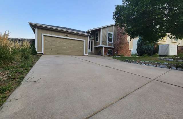Huge 3 Bed 2 Bath Home With Patio, Deck, and More! photos photos