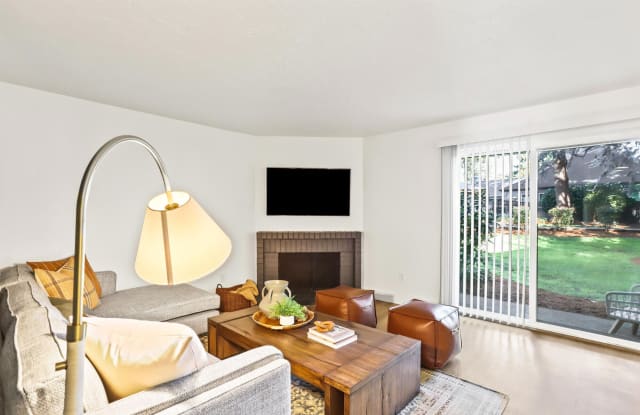 Silver Oak Apartments Gallery 2
