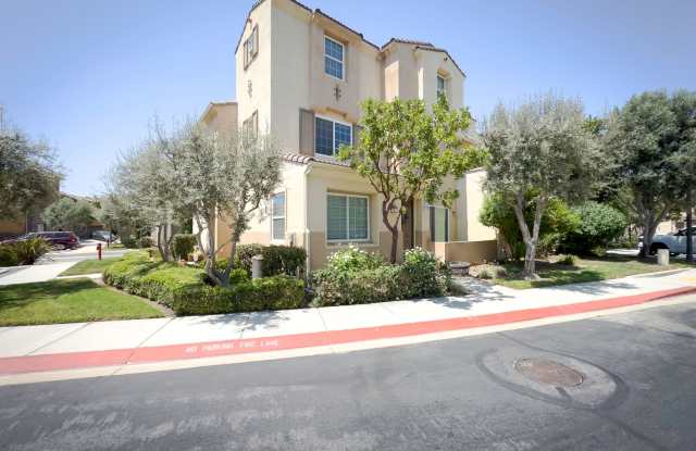Beautiful South Temecula Townhome in the Gated Community of Temecula Lanes! Gallery 4