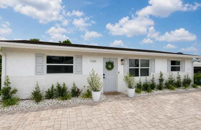 7686 SE HILLTOP Terrace Gallery 2