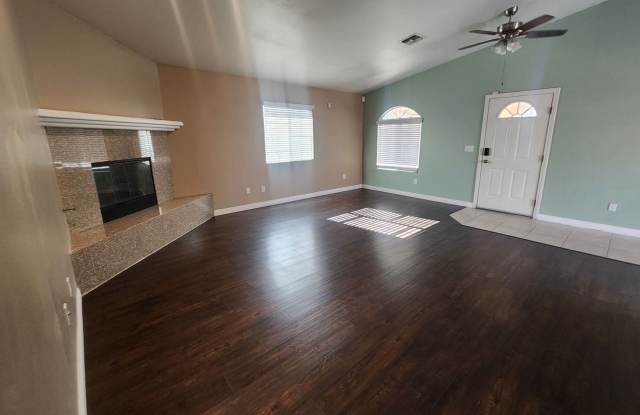 ***$100 off 1st Month Rent*** 3 BEDROOM 2 BATH home ready for move in photos photos
