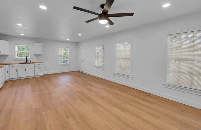 Newly Remodeled 3BD 2BA Home in North Waco Gallery 4