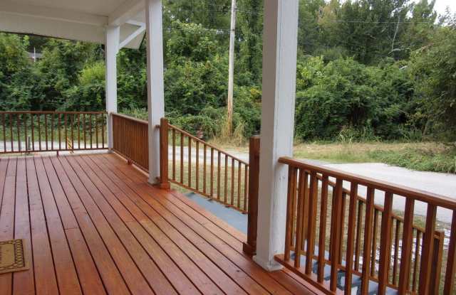 Beautifully Renovated 2 Bedroom 1 Bath Home - Minutes to Downtown Rock Hill Gallery 3