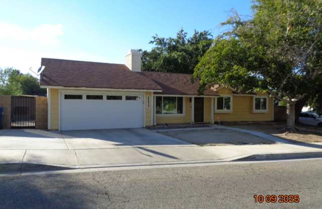 Modernized One Story Harris Home with Inground Pool and spa photos photos