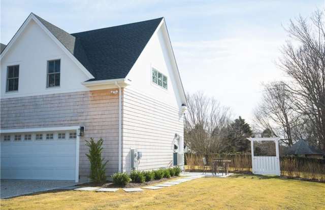 161 Briarwood Avenue - 161 Briarwood Avenue, Newport East, RI 02842