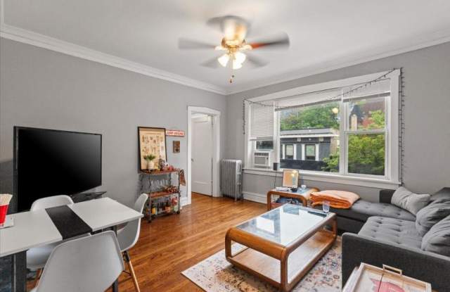 2465 N Clark photos photos