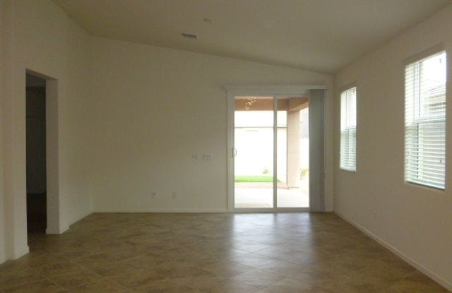 13014 W Lamar Road Gallery 4