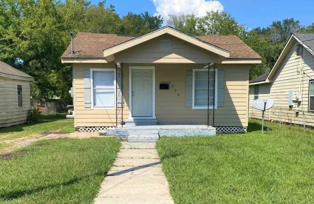 2350 Hegele St, Beaumont, TX 77705 photos photos