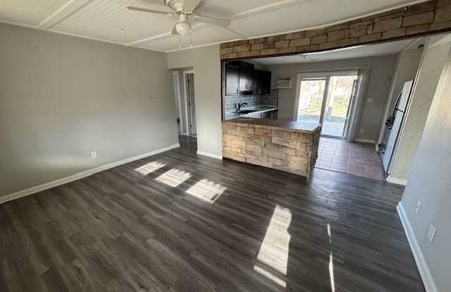 Spacious Roseville Three Bedroom home Gallery 3