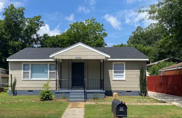 CHARMING BUNGALOW STYLE HOME LOCATED IN HEART OF HSV photos photos