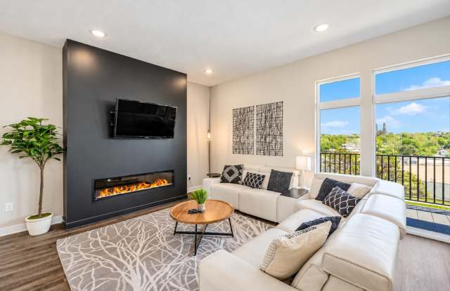 Luxury Living In Midtown - 3bed 2.5bath Townhome Gallery 4