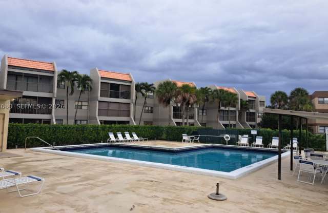 230 Lakeview Dr Gallery 2