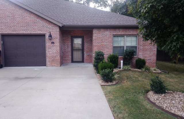 312 South Neal Street - 312 South Neal Street, Prairie Grove, AR 72753