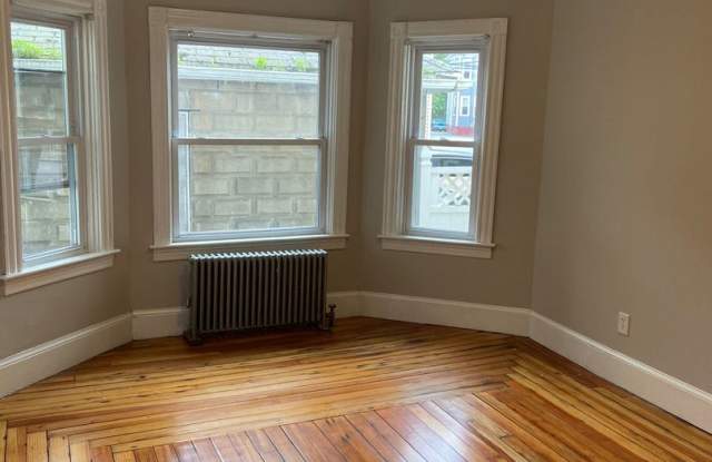 5 Bed 2 Bath Single Family Home - 9 Pinehurst Avenue, Providence, RI 02908