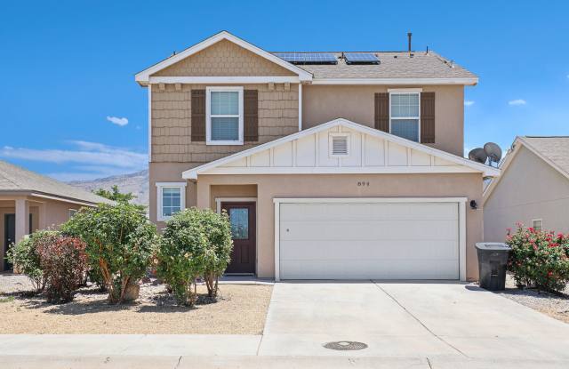Cozy 4 bedroom home with Solar Panels photos photos