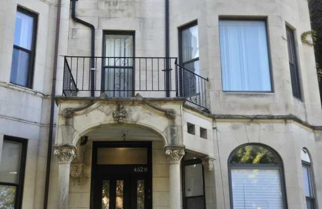4528 S PRAIRIE Avenue Gallery 1