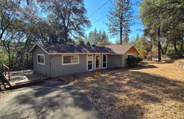 3-bedroom, 2-bath home in Grass Valley Gallery 1