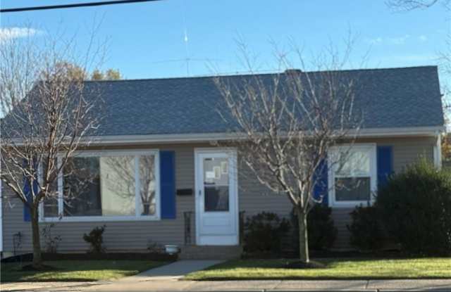 108 Airport Road - 108 Airport Road, Warwick, RI 02889