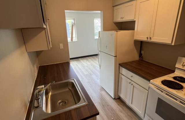17731 Lakeshore Boulevard - 5 Gallery 3