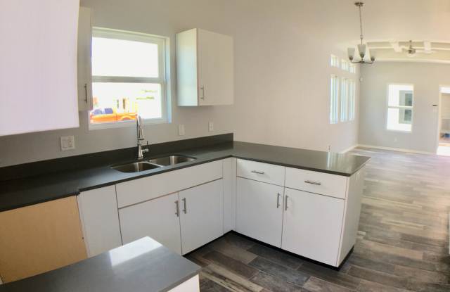 417 Newport Ave photos photos