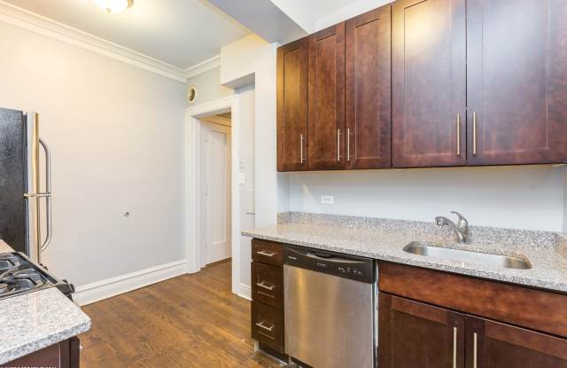 1447 West Balmoral Avenue Gallery 3