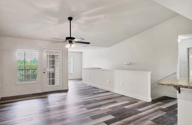 8911 MANOR LOOP Gallery 4