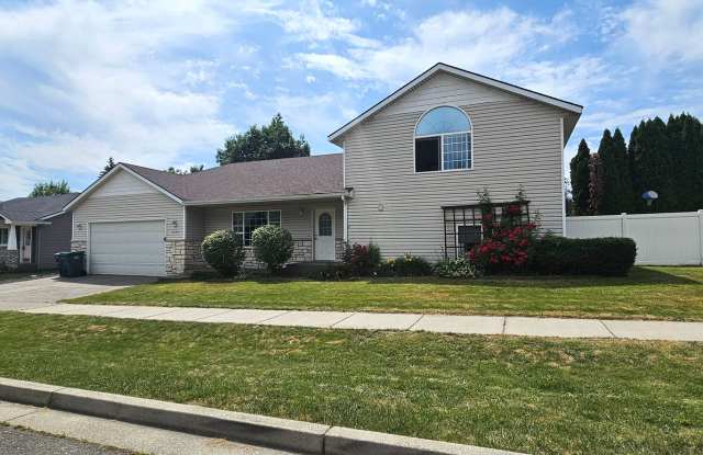 Spacious 3 Bed, 3 Bath House Located in Great Coeur d'Alene Neighborhood photos photos