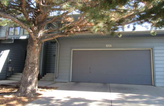 Great Townhouse on Quiet Eastside 3 bd, 2.5 w 2 Car Garage Gallery 3