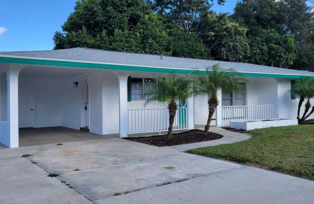 Annual unfurnished renovated 2/1 SFH downtown Sarasota on a lake Gallery 1
