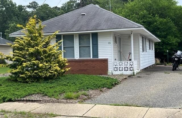 15 Yellowstone Drive - 15 Yellowstone Drive, Toms River, NJ 08753