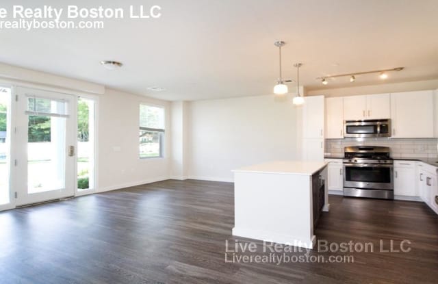 82 North Main St. - 82 Massachusetts Highway 27, Middlesex County, MA 01760