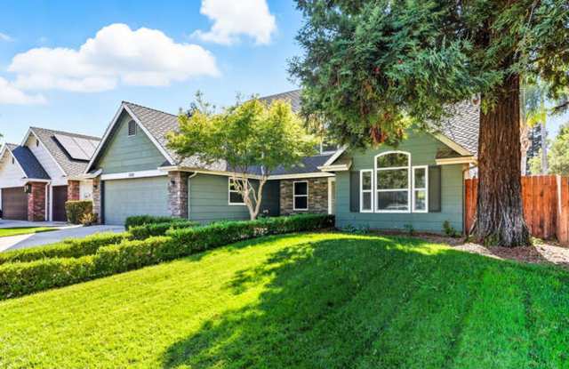 Spacious 5-Bedroom Home with Pool in NE Fresno – Clovis Unified Schools photos photos