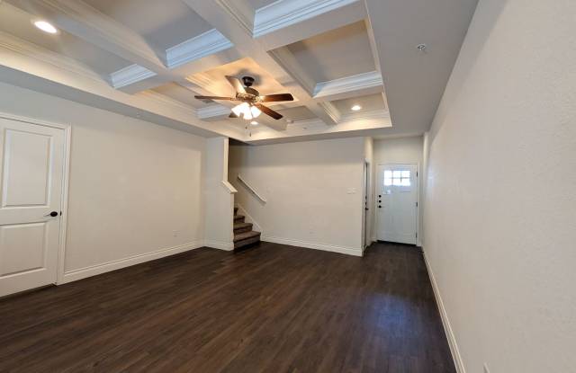 3/2.5/1.5 Fourplex Close to IH35 for Commuters! Fridge, Washer & Dryer Included /NBISD Gallery 4