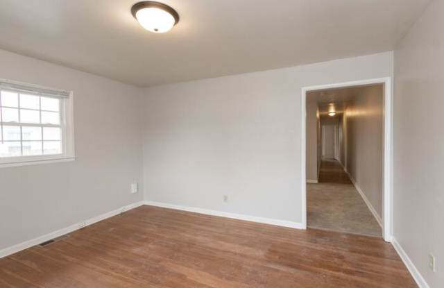 180 North 8th Avenue Gallery 3