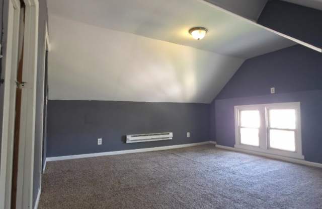 Single Family Home 3 beds 1.5 bath Available Now! Gallery 4
