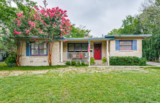 CHARMING 2-BEDROOM IN TERRELL HILLS - 304 Tuttle Road, Terrell Hills, TX 78209