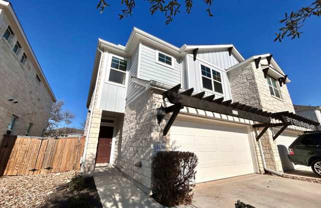 Charming 3 Bed / 2.5 Bath Family Home photos photos