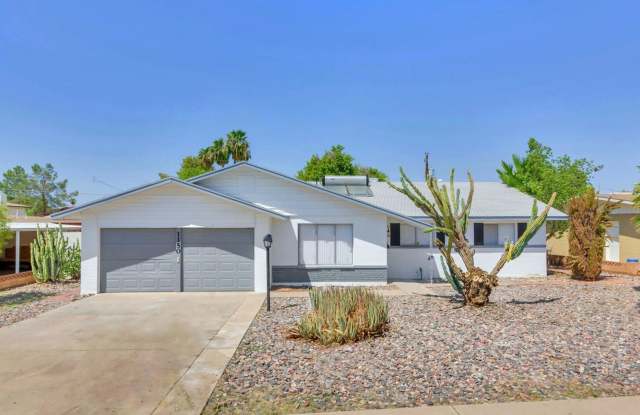 Spectacular 5 bedroom, 2 bath home in Tempe with great open floor plan! - 1150 East Bishop Drive, Tempe, AZ 85282