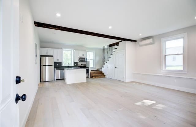 556 E Main Road - 556 East Main Road, Newport East, RI 02842 556 E Main Road - 556 East Main Road, Newport East, RI 02842