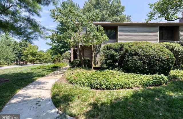 10564 CROSS FOX Lane Gallery 2