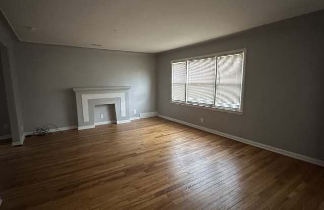 4215 Waverly Ave - 2 photos photos