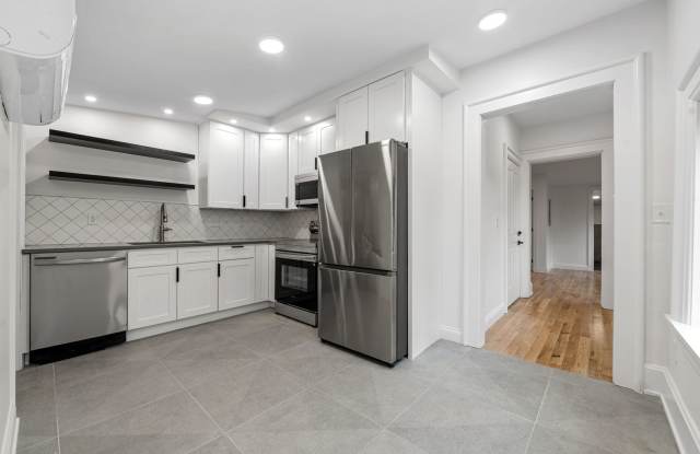 1121 DAYTON ST photos photos