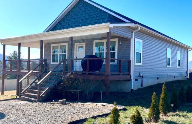 Charming 3 Bedroom 2 Bath home, Convenient NW Asheville location! photos photos