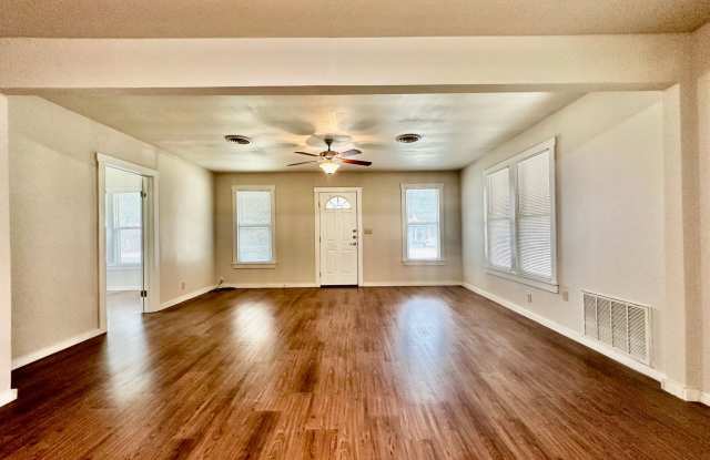 3/1 with Spacious Yard Gallery 3