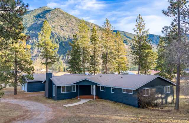 Beautifully Remodeled, Spacious 4-Bedroom Home on 2.14 Acres – $3,200/Month Gallery 1