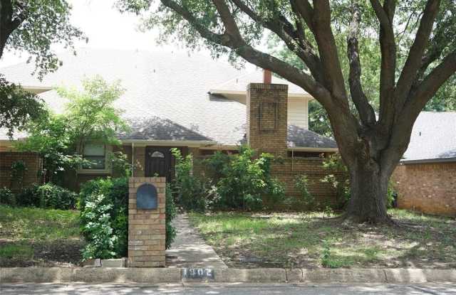 1902 Turf Club Drive - 1902 Turf Club Drive, Arlington, TX 76017